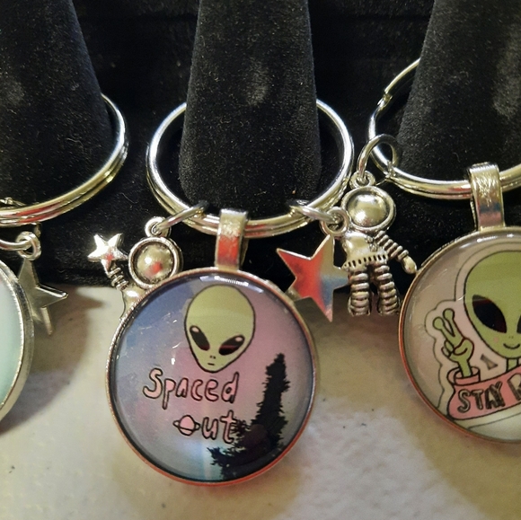 Alien Keychains 4pc - Picture 5 of 5
